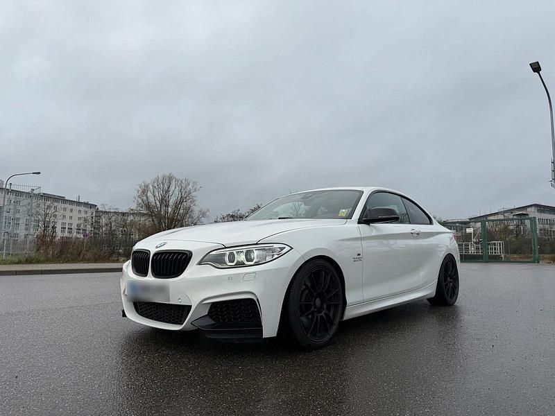 Używany BMW M235 M Performance 326 KM (239 kW) 2015 Biały Coupe