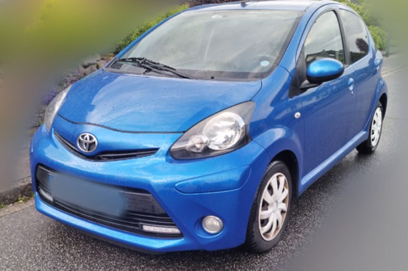 Blau Gebraucht 2013 Toyota Aygo Kleinwagen | 2.490 € (Superpreis) - Bild 1/4