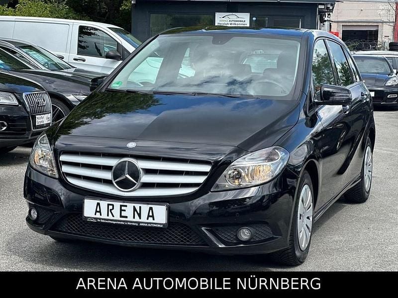 Schwarz Gebraucht 2012 Mercedes B180 Van / Kleinbus | 12.999 € (Fairer Preis) - Bild 1/4