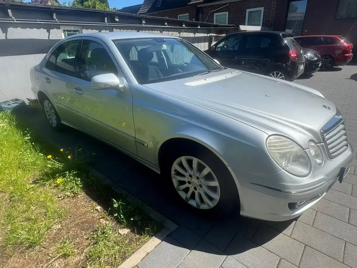 Gebraucht Mercedes E280 190 PS (139 kW) 2007 Silber Limousine