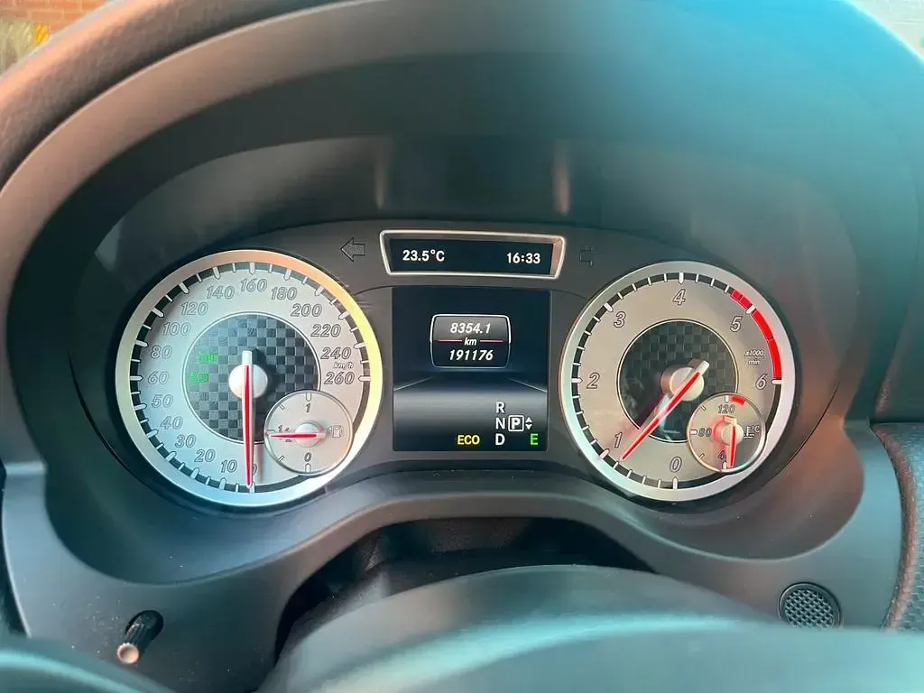 Gebraucht Mercedes A180 109 PS (80 kW) 2014 Schwarz Kleinwagen