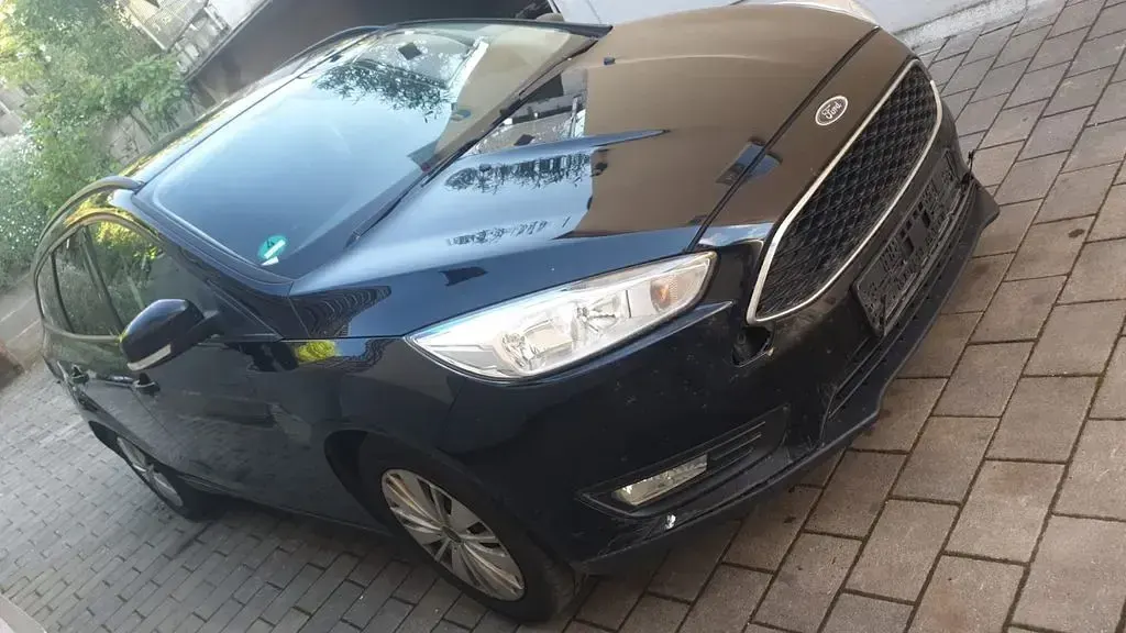 Gebraucht Ford Focus 120 PS (88 kW) 2015 Schwarz Limousine
