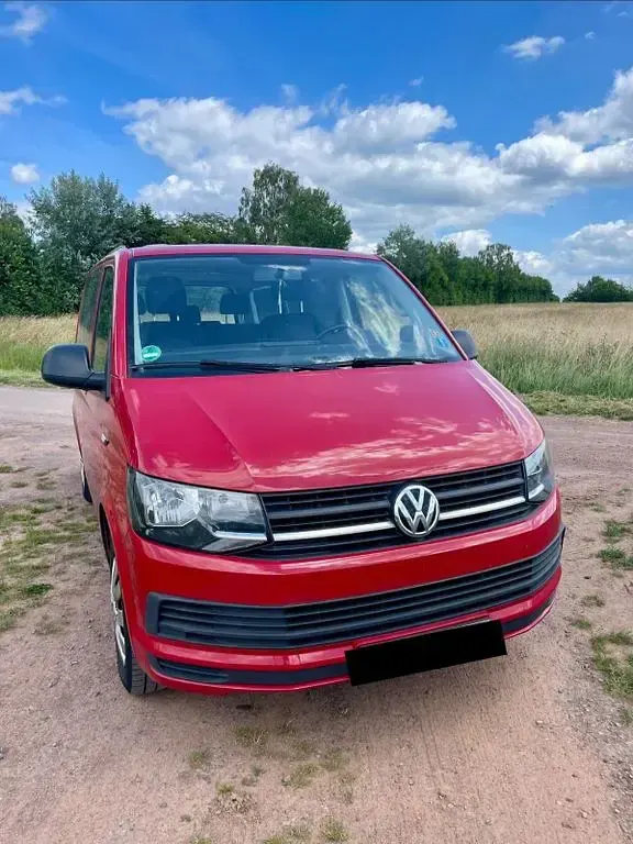 Gebraucht VW Multivan Trendline 84 PS (61 kW) 2018 Rot Van / Kleinbus