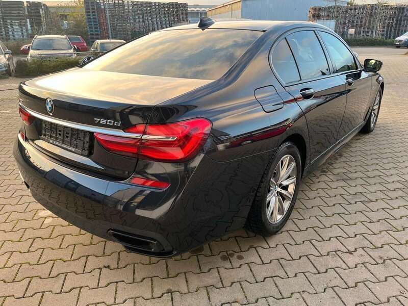Gebraucht BMW 750L Shadowline 400 PS (294 kW) 2016 Carbonschwarz metallic Limousine