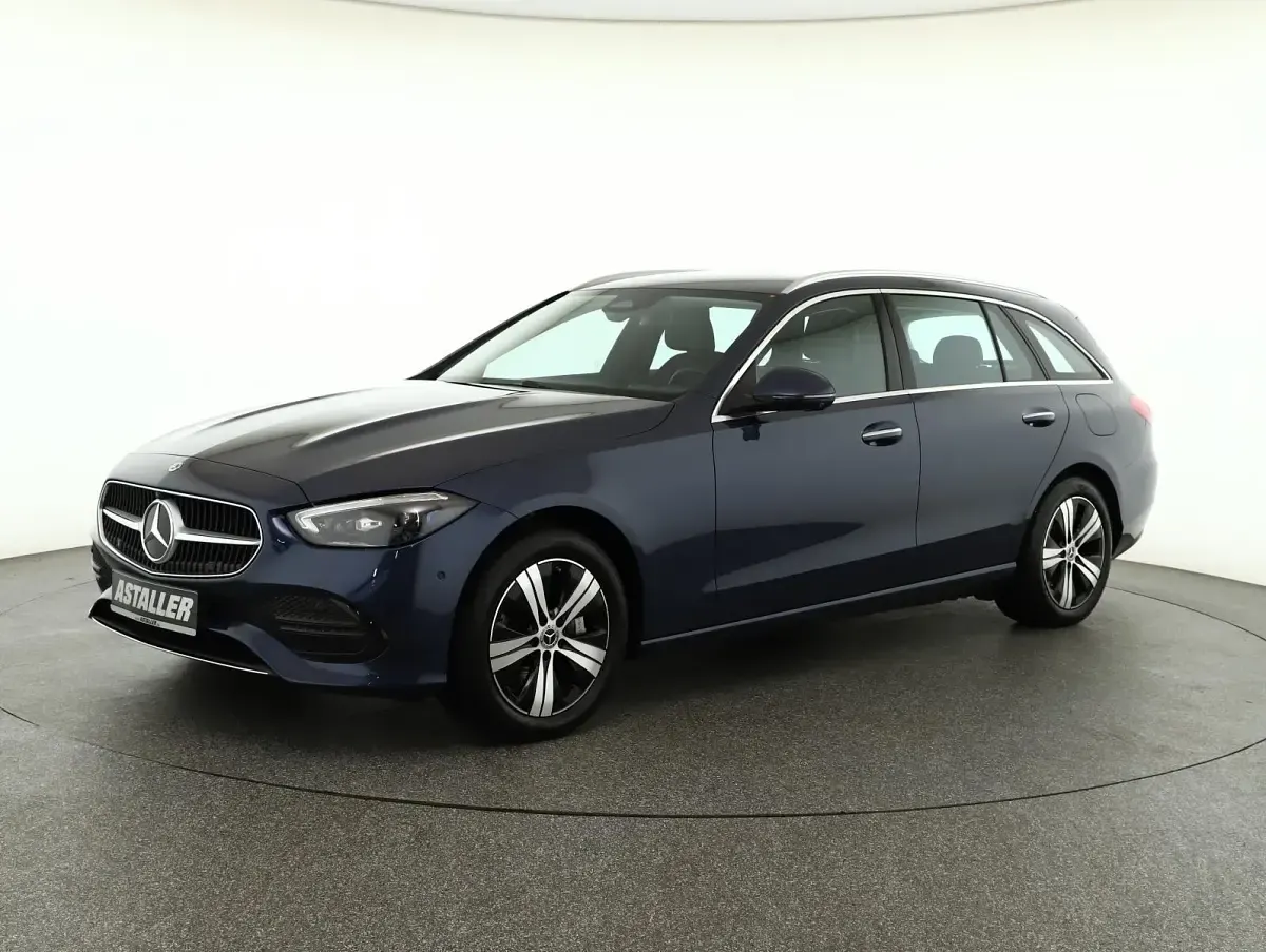 Gebraucht Mercedes C300 Avantgarde 204 PS (150 kW) 2024 Metalliclack sodalithblau