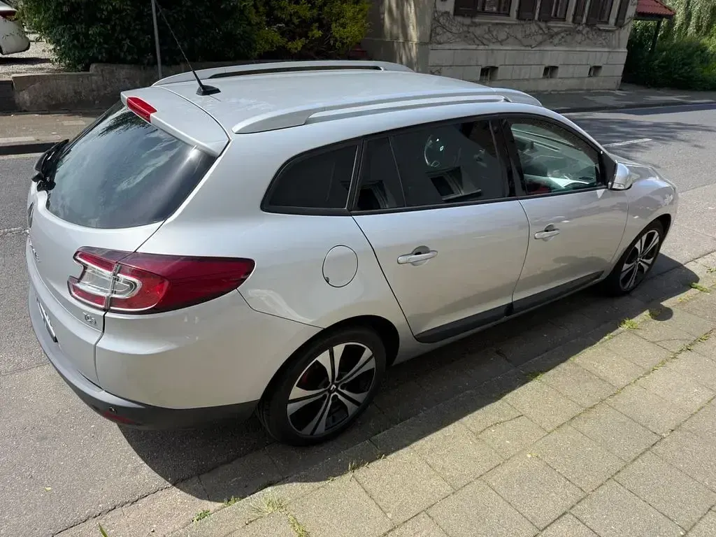 Gebraucht Renault Mégane III Dynamique 131 PS (96 kW) 2011 Silber Limousine