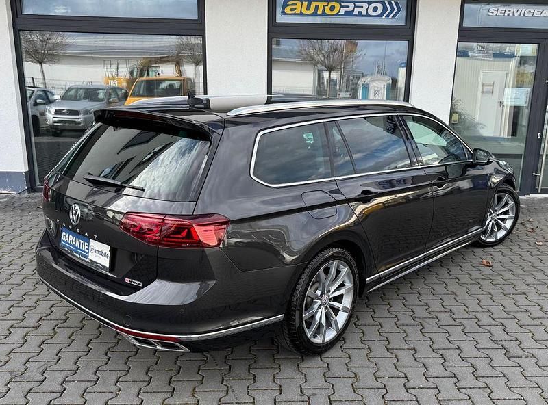 Gebraucht VW Passat R-line 190 PS (139 kW) 2020 Grau Limousine