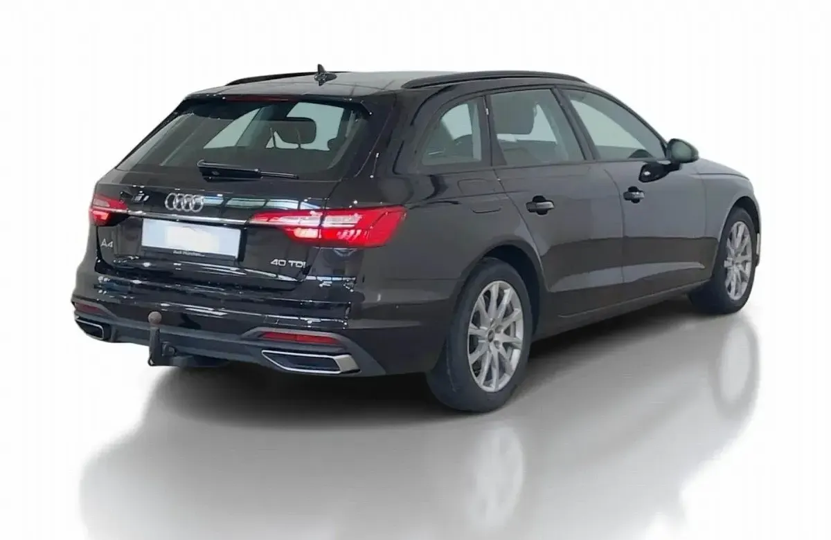 Gebraucht Audi A4 Basis 204 PS (150 kW) 2023 Mythosschwarz (metallic) Kombi