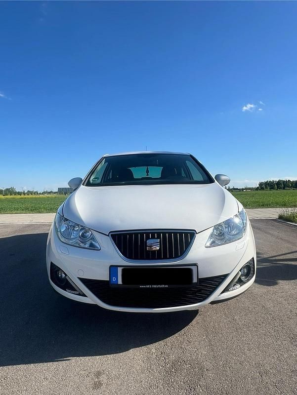 Weiß Gebraucht 2010 Seat Ibiza Kleinwagen | 4.300 € (Fairer Preis) - Bild 1/4