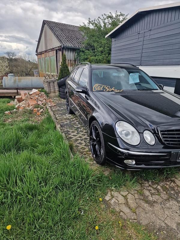 Second-hand Mercedes E500 306 CP (225 kW) 2004 Negru Break