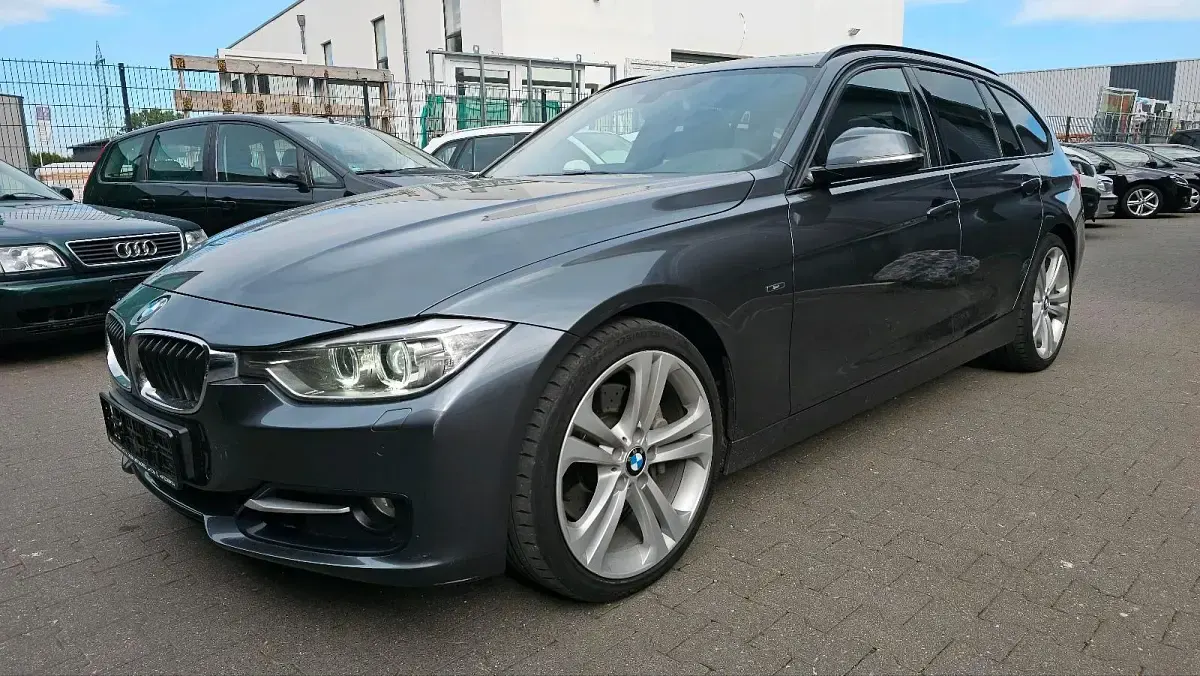 Gebraucht BMW 330 Sport Line 286 PS (210 kW) 2013 Mineralgrau metallic Kombi