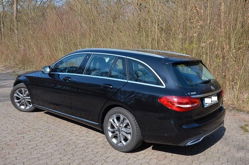 Gebraucht Mercedes C180 156 PS (114 kW) 2018 Schwarz Limousine