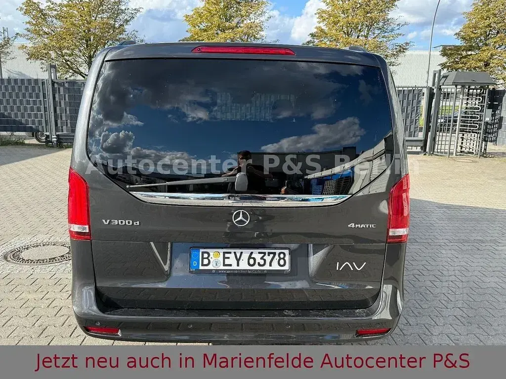 Gebraucht Mercedes V300 237 PS (174 kW) 2023 Grau Van / Kleinbus