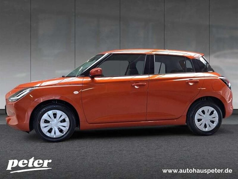 Neu Suzuki Swift Club 82 PS (60 kW) 2025 Orange (flame orange met.) Kleinwagen