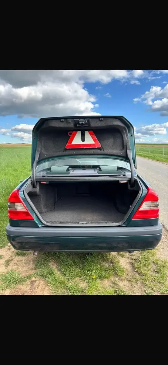 Gebraucht Mercedes C180 Classic 122 PS (89 kW) 1996 Grün Limousine