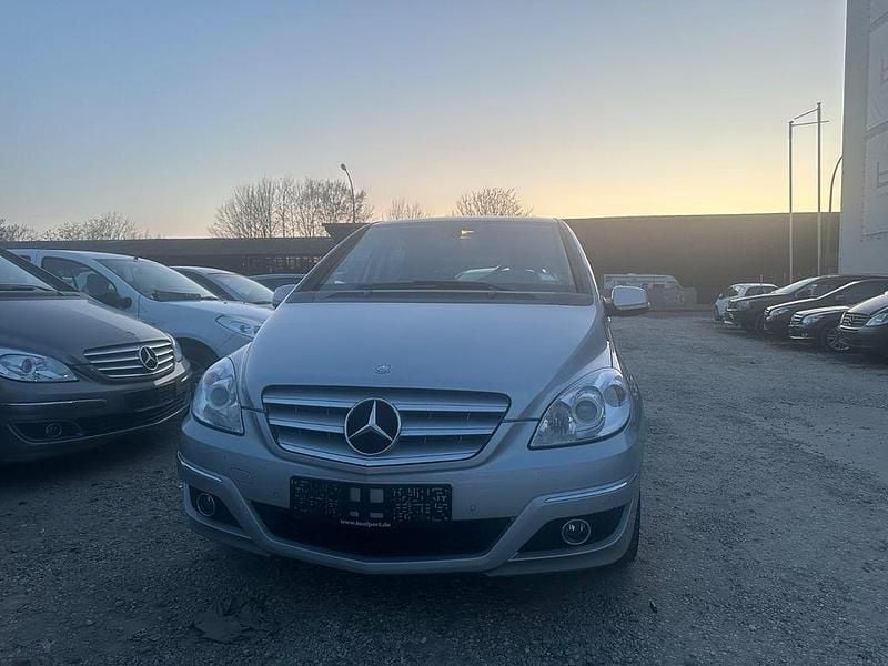Gebraucht Mercedes E200 193 PS (141 kW) 2010 Grau Limousine