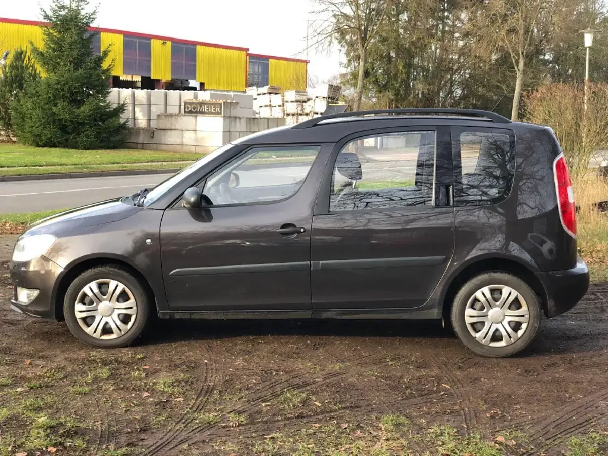 Gebraucht Skoda Roomster Plus Edition 86 PS (63 kW) 2010 Braun Van / Kleinbus