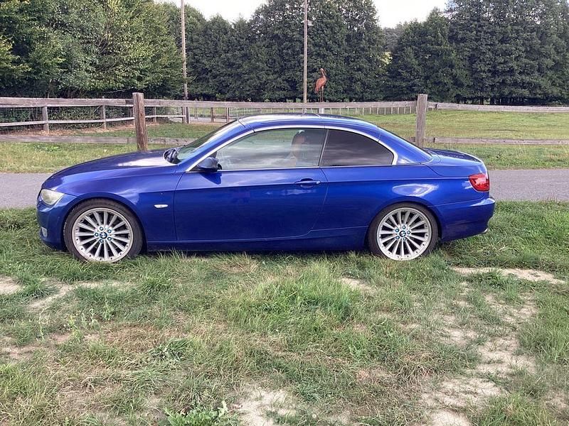 Gebraucht BMW 330 Cabriolet Sport Line 245 PS (180 kW) 2009 Blau Cabrio