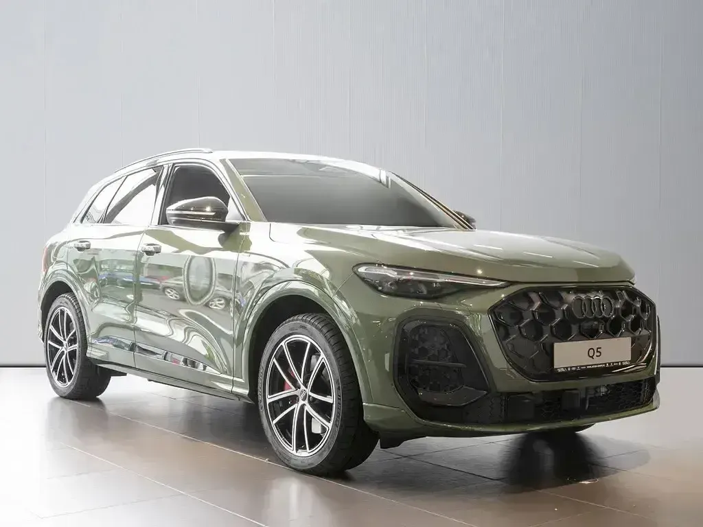 Neu Audi Q5 Ambiente 270 PS (198 kW) 2026 Grün SUV