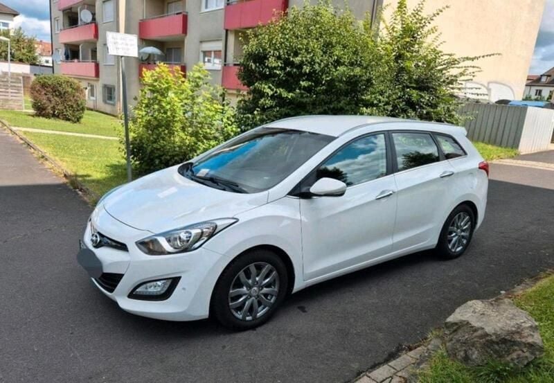 Weiß Gebraucht 2015 Hyundai i30 Kombi | 8.699 € (Fairer Preis) - Bild 1/4