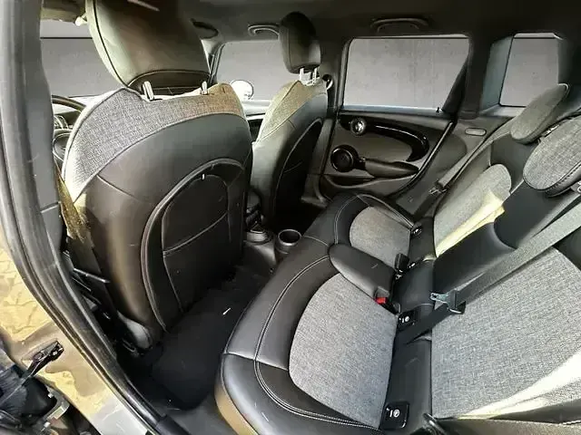 Używany Mini Cooper Chili 136 KM (100 kW) 2019 Srebrny Hatchback