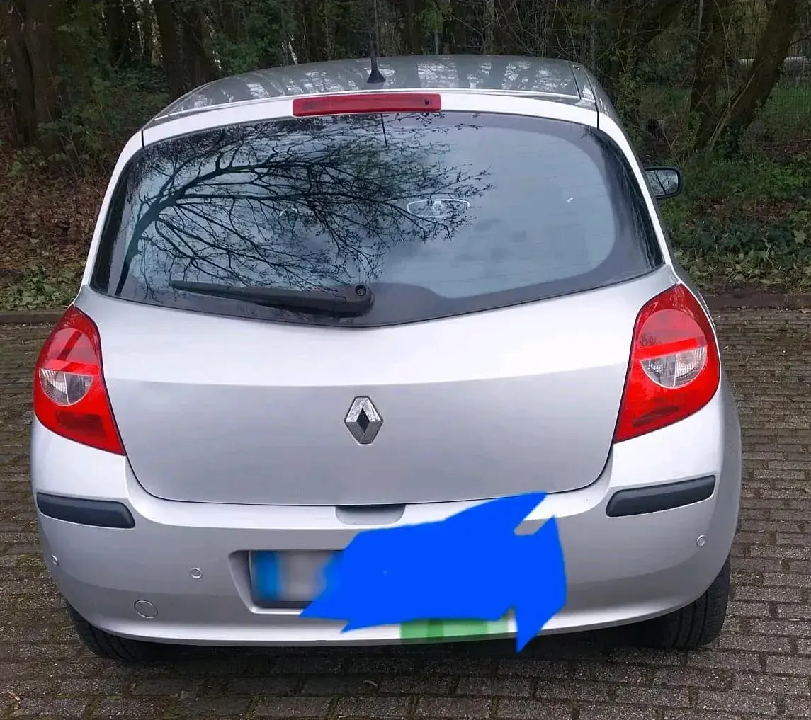 Używany Renault Clio III 88 KM (64 kW) 2006 Srebrny Hatchback