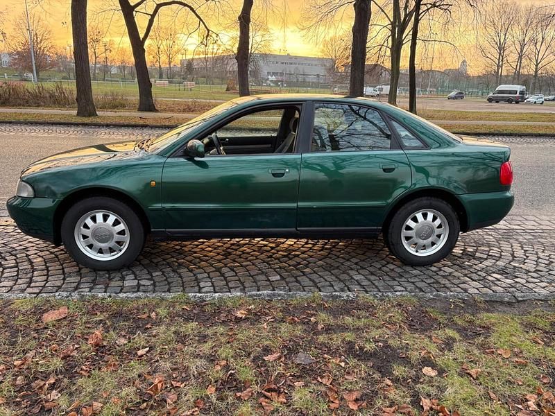 Grün Gebraucht 1997 Audi A4 Limousine | 1.400 € (Guter Preis) - Bild 1/4