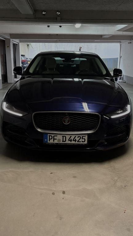 Blau Gebraucht 2021 Jaguar XE Limousine | 23.000 € (Superpreis) - Bild 1/4
