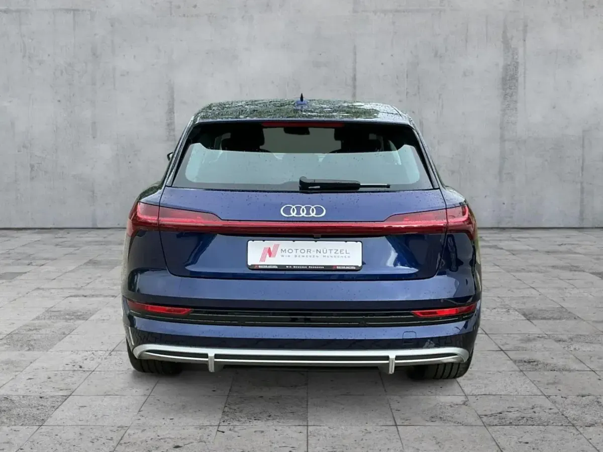 Gebraucht Audi e-tron S-Line 300 kW (408 PS) 2022 Navarrablau metallic SUV