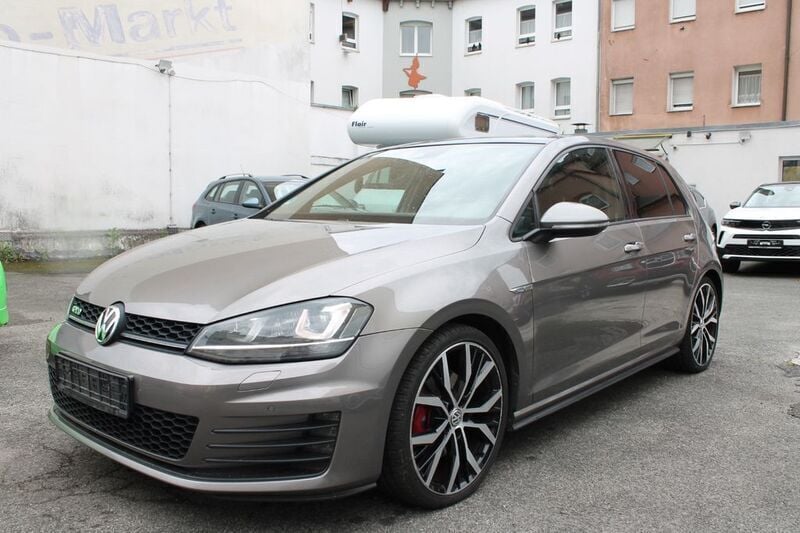 Grau Gebraucht 2016 VW Golf VII GTD Limousine | 12.800 € (Etwas zu teuer) - Bild 1/4