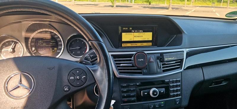 Gebraucht Mercedes E250 204 PS (150 kW) 2012 Schwarz Limousine