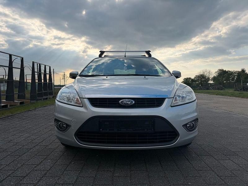 Używany Ford Focus Style 101 KM (74 kW) 2009 Szary Sedan/Limuzyna