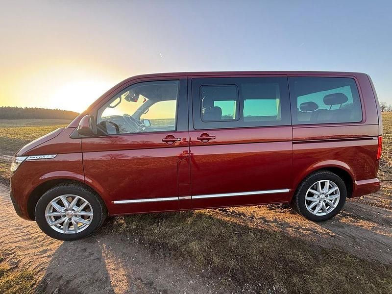 Second-hand VW Multivan 204 CP (150 kW) 2021 Roșu Monovolum