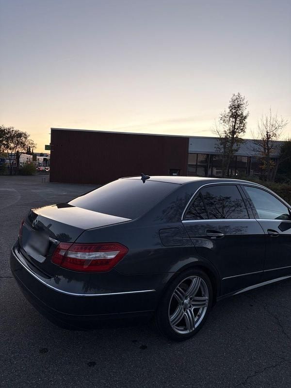 Gebraucht Mercedes E200 184 PS (135 kW) 2009 Limousine
