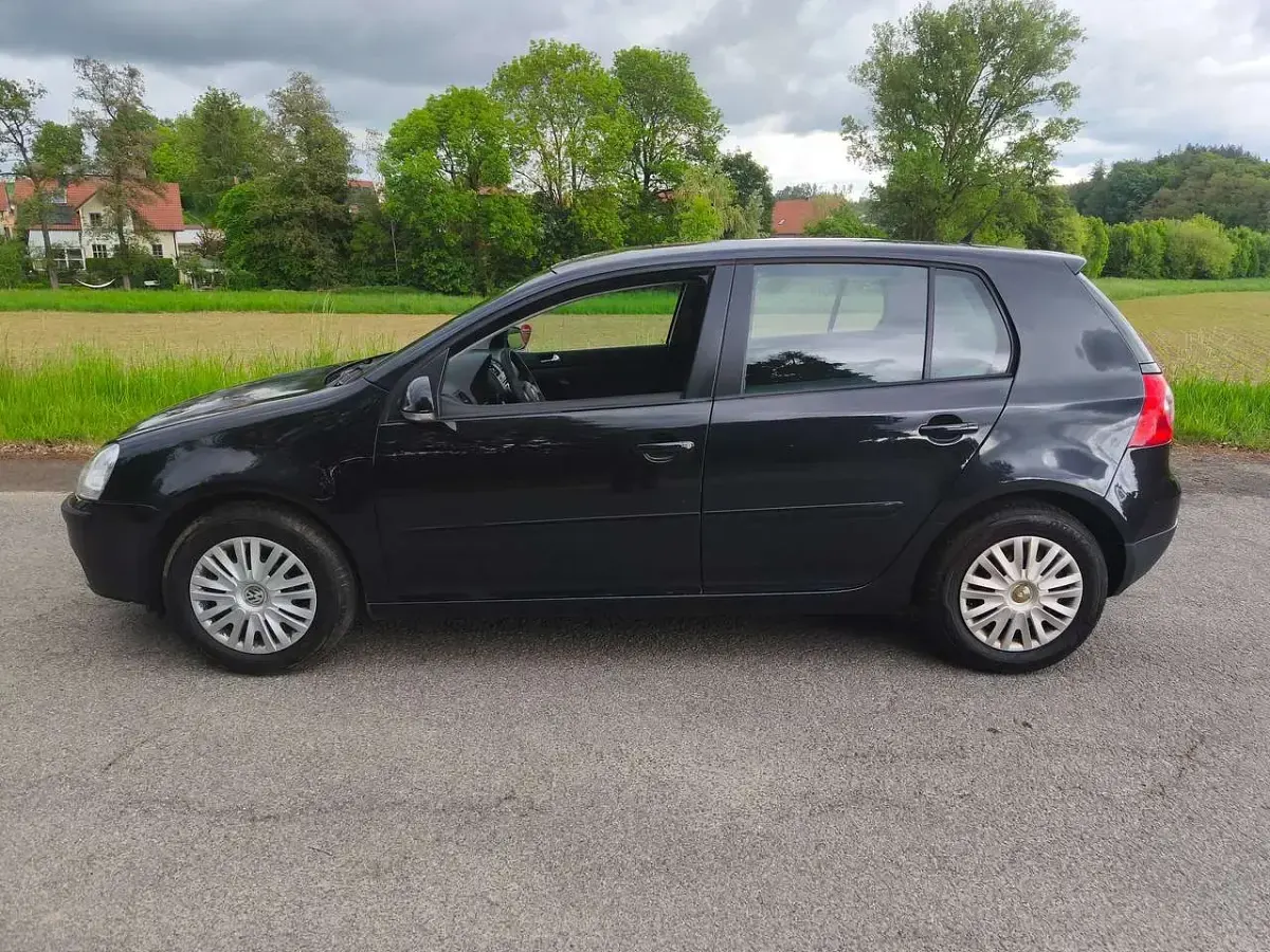 Gebraucht VW Golf V Trendline 102 PS (75 kW) 2008 Black magic perleffekt Kleinwagen