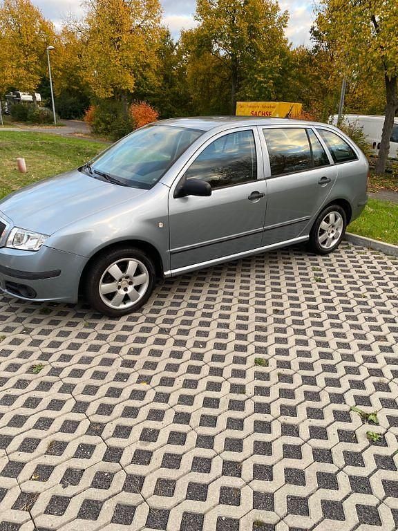 Grau Gebraucht 2005 Skoda Fabia Ambiente Kombi | 1.799 € (Fairer Preis) - Bild 1/4