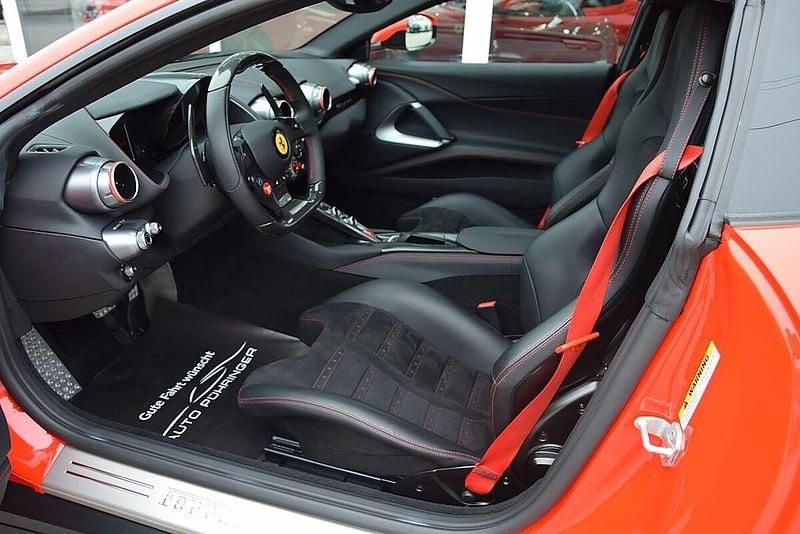 Gebraucht Ferrari 812 799 PS (587 kW) 2019 Rot