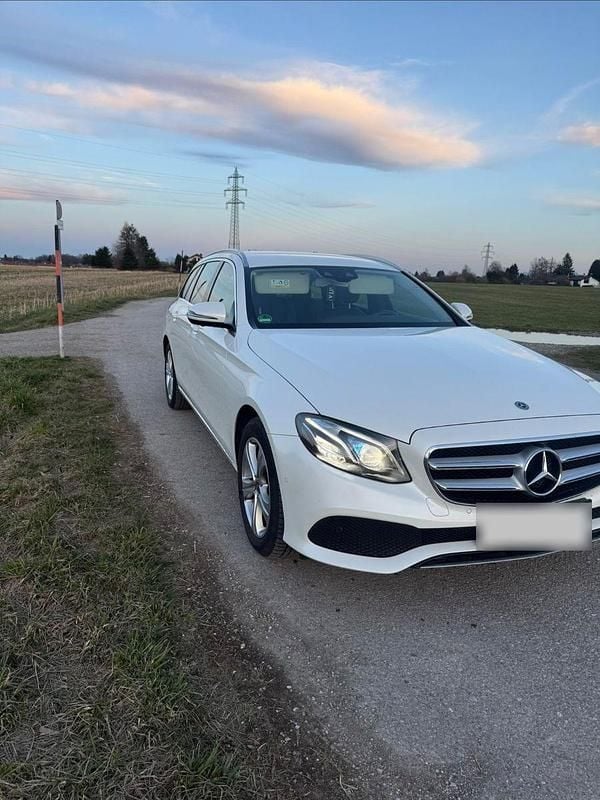 Gebraucht Mercedes E220 Avantgarde 194 PS (142 kW) 2017 Weiß Kombi