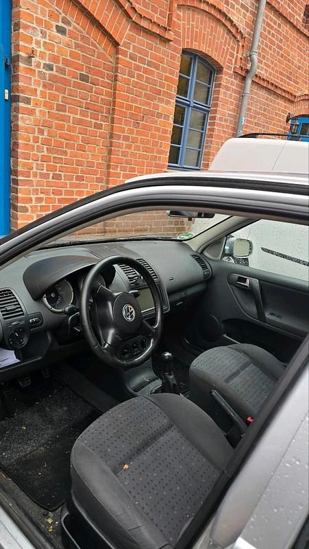 Silber Gebraucht 2001 VW Polo Limousine | 1.100 € (Fairer Preis) - Bild 1/4