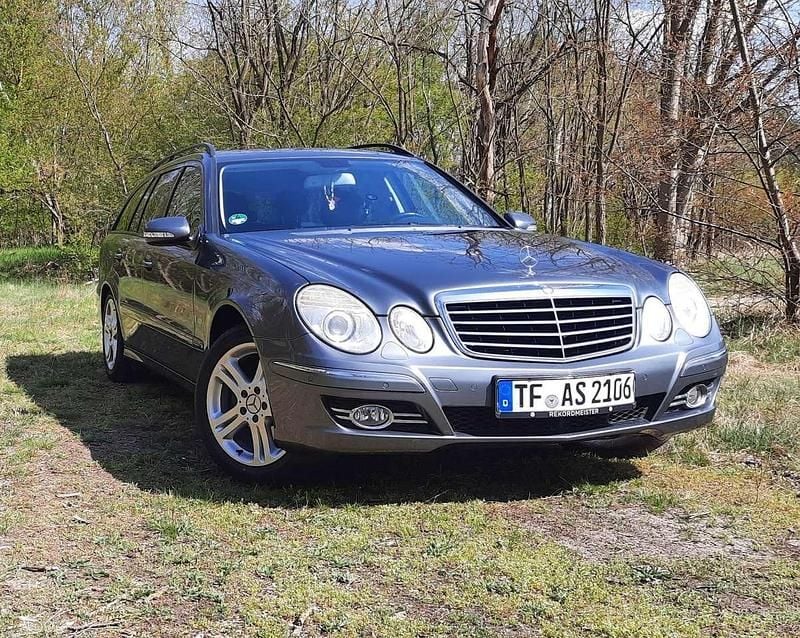 Grau Gebraucht 2008 Mercedes E200 Avantgarde Kombi | 4.500 € (Guter Preis) - Bild 1/4