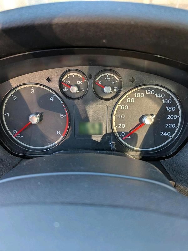 Gebraucht Ford Focus 109 PS (80 kW) 2005 Silber Kombi