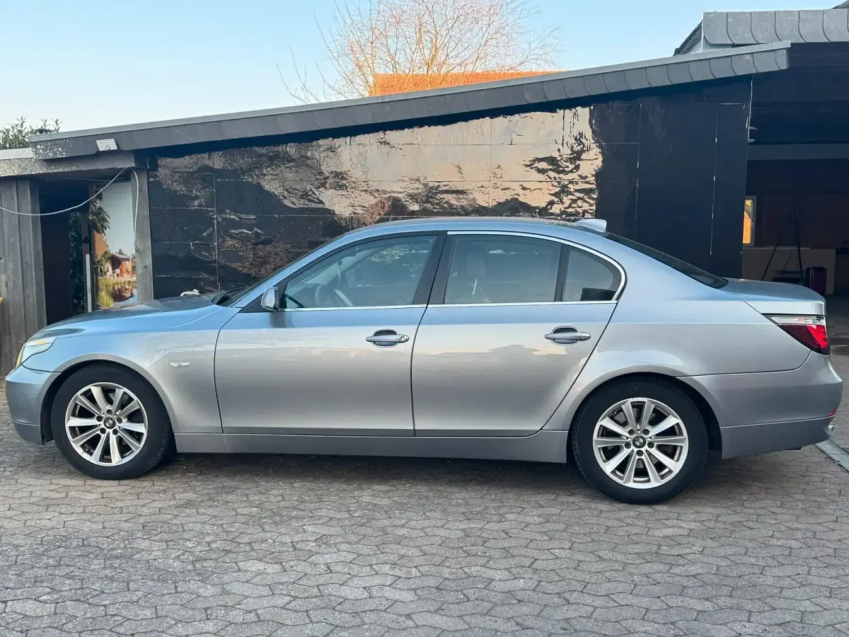 Gebraucht BMW 525 177 PS (130 kW) 2004 Silber Limousine
