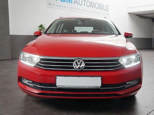 Gebraucht VW Passat Comfortline 120 PS (88 kW) 2018 Rot Kombi