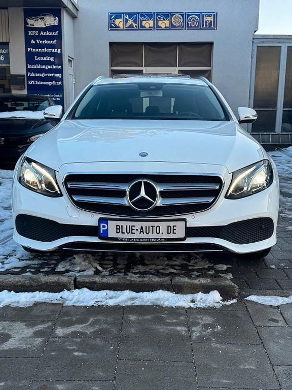 Gebraucht Mercedes E220 194 PS (142 kW) 2016 Weiß Limousine