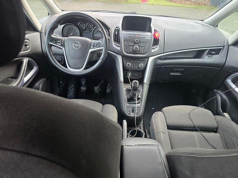 Gebraucht Opel Zafira Tourer Edition 131 PS (96 kW) 2012 Schwarz Van / Kleinbus
