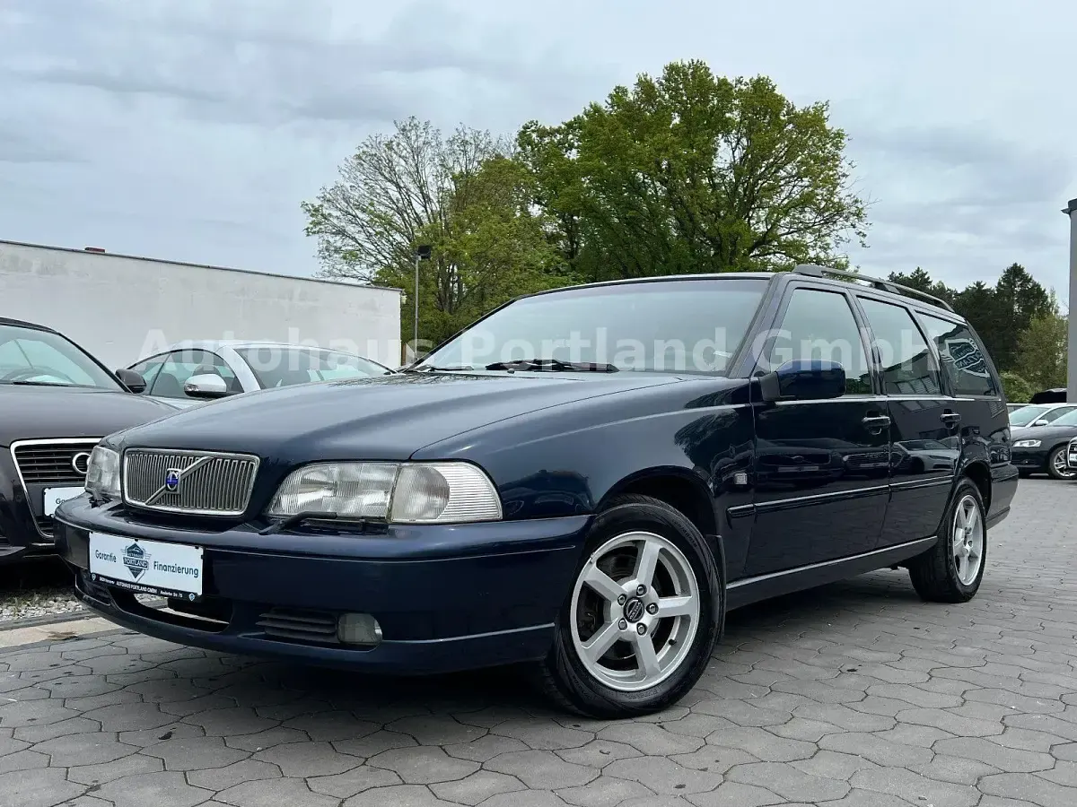 Używany Volvo V70 144 KM (105 kW) 1999 Niebieski Kombi