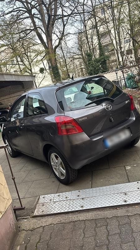 Gebraucht Toyota Yaris 69 PS (50 kW) 2008 Grau Kleinwagen