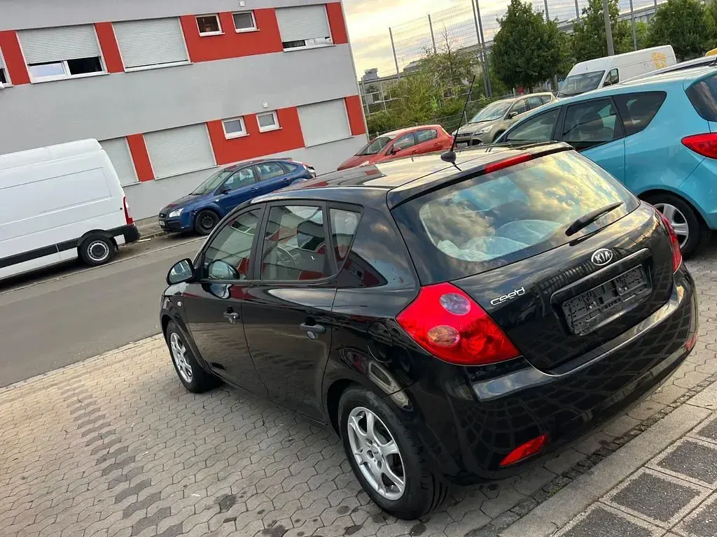 Gebraucht Kia Ceed 109 PS (80 kW) 2009 Schwarz Kleinwagen