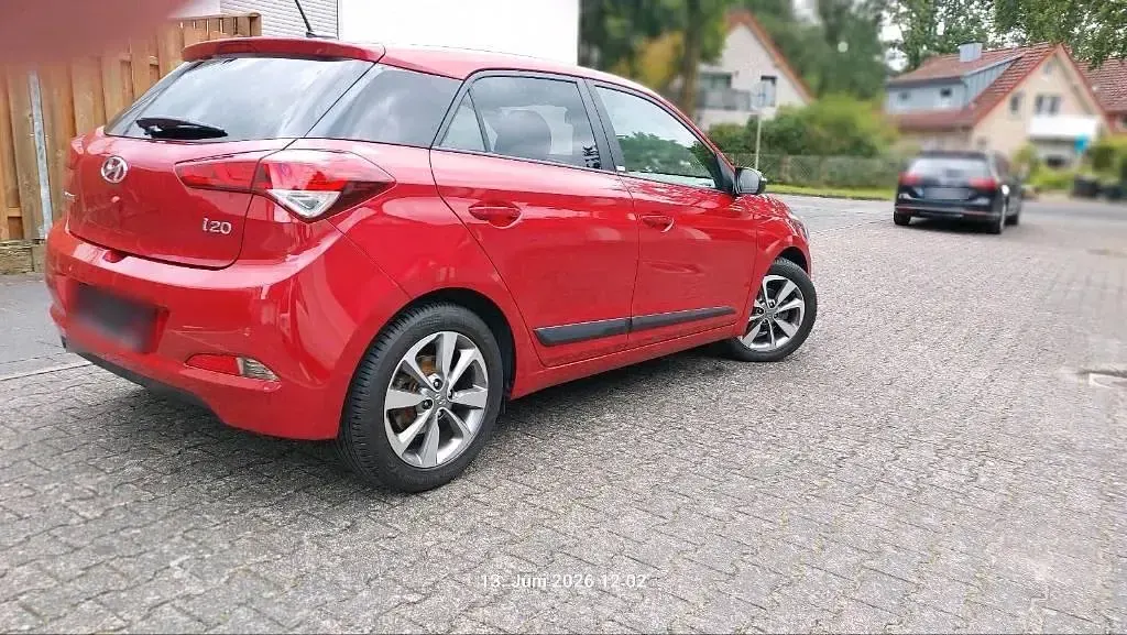 Gebraucht Hyundai i20 Passion 84 PS (61 kW) 2018 Rot Kleinwagen