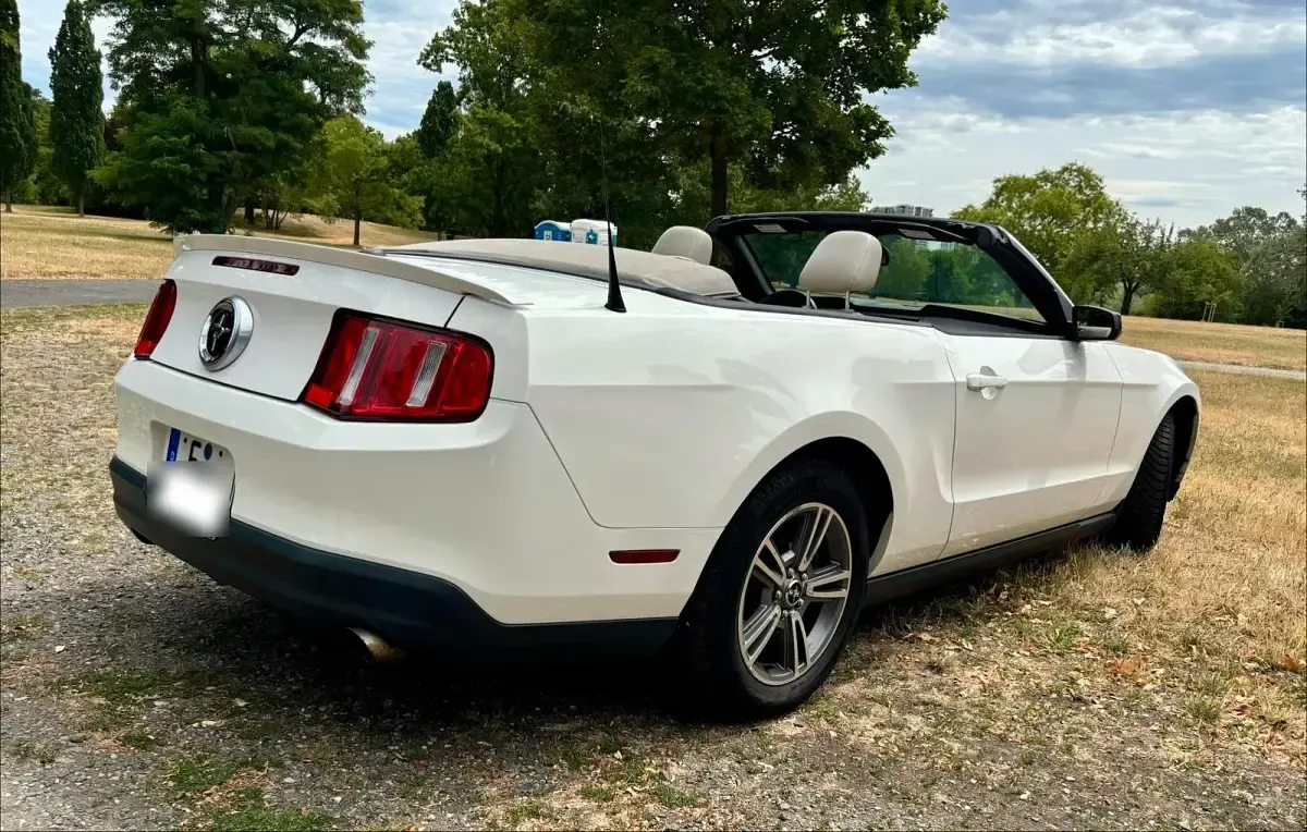 Gebraucht Ford Mustang 214 PS (157 kW) 2009 Weiß Cabrio